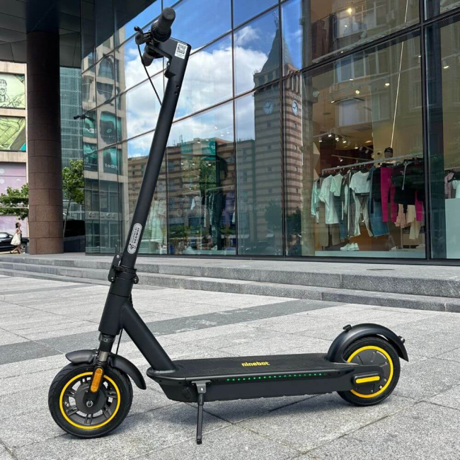Електросамокат Ninebot G30 MAX Ultra 600W 18Ah 2025 Black з переднім амортизатором та посиленим акумулятором, Фото 1