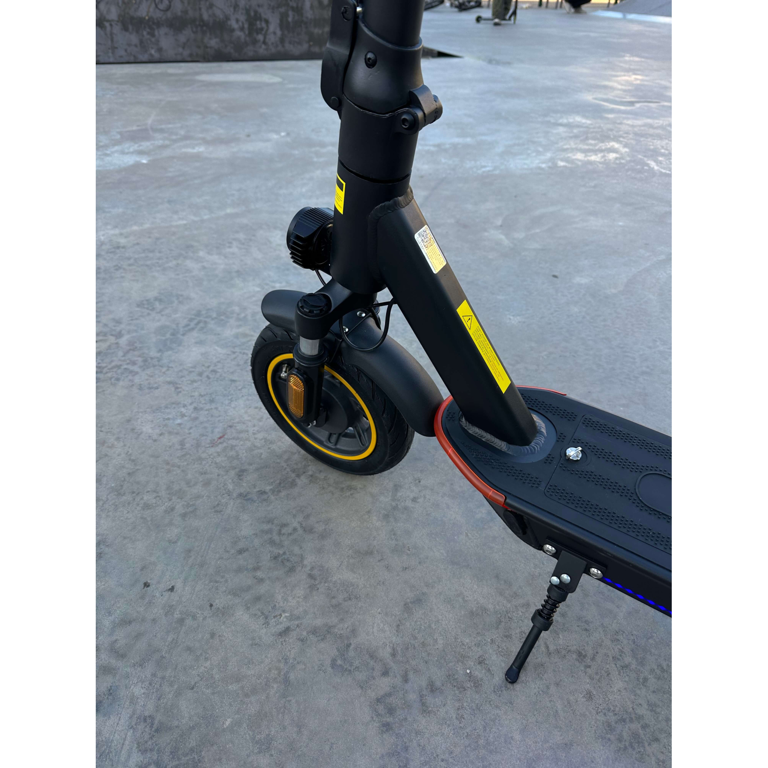 Электросамокат GIANT T6 Turbo 600W 18Ah 18Ah 2025 Black с передним и задним амортизаторами и усиленным аккумулятором , Фото 3