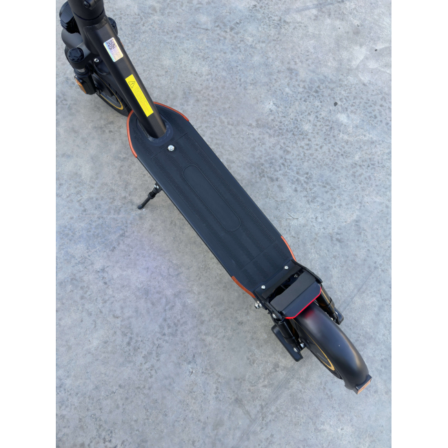 Електросамокат GIANT T6 Turbo 600W 18Ah 2024 Black з переднім і заднім амортизаторами та посиленим акумулятором, Фото 2